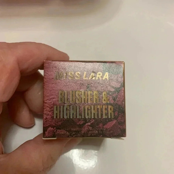 Blush and Highlighter Pallet - Picture 2 of 7